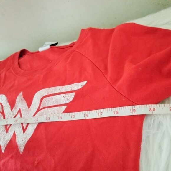 DC comics wonderwoman sweatshirt - Picture 5 of 6